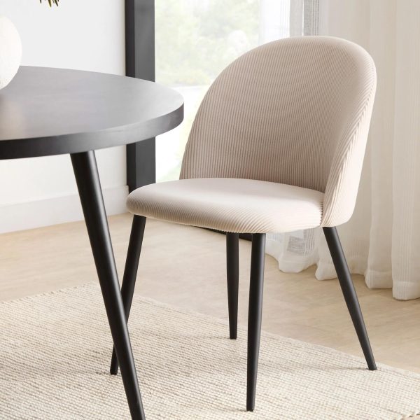 S27_Q1_9408850_0807_WEB Modern Cream Chair with Black Legs